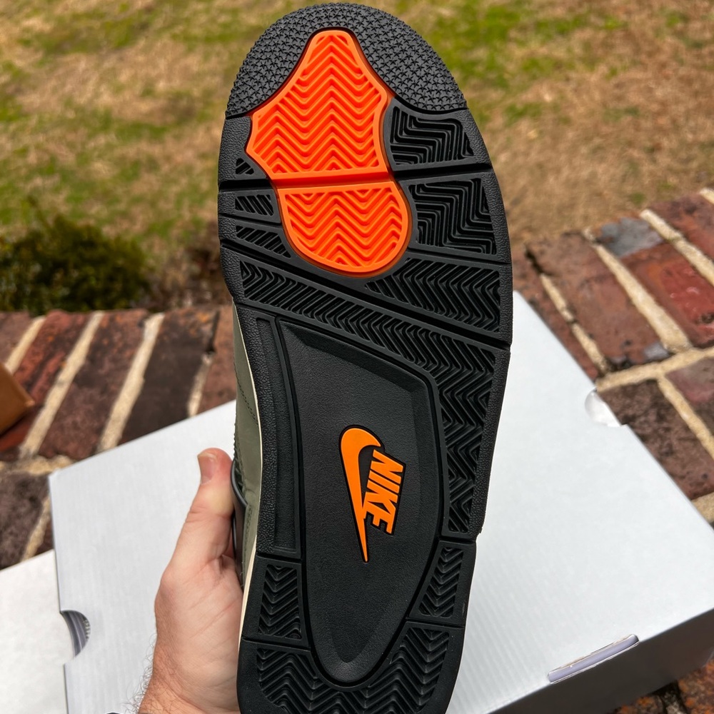 Jordan 4 Retro OG Undefeated - Picture 5 of 9